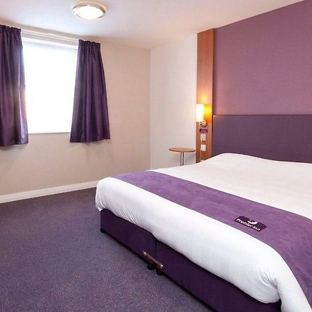 Premier Inn Лимингтон Экстерьер фото