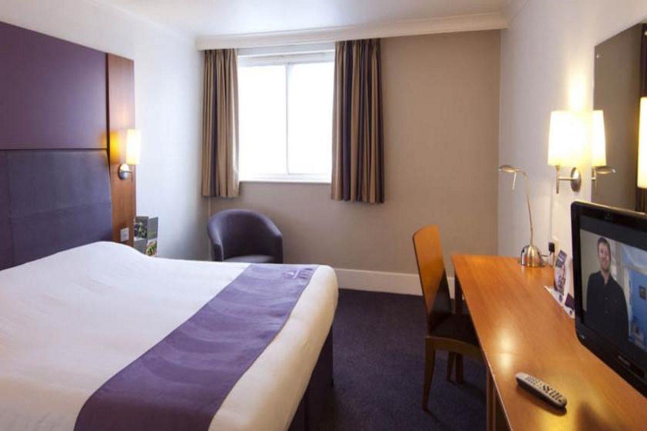 Premier Inn Лимингтон Экстерьер фото