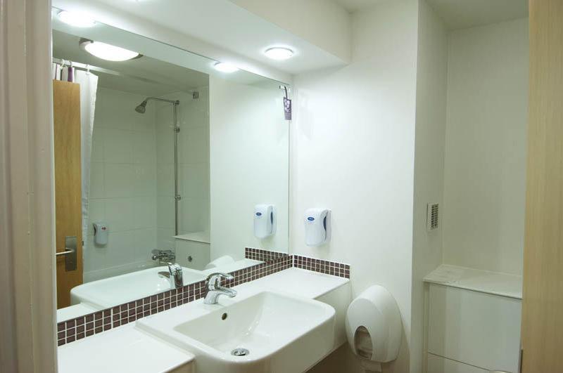 Premier Inn Лимингтон Экстерьер фото