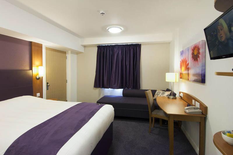 Premier Inn Лимингтон Экстерьер фото